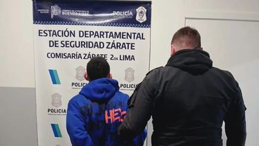 Ebrio y fuera de control: atacó a efectivos policiales en Zárate Ebrio y fuera de control: atacó a efectivos policiales en Zárate