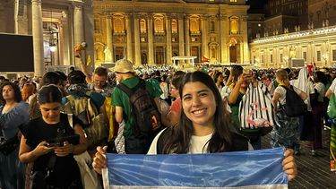 La joven de Salto se encuentra en Roma participando del Jubileo de la Juventud, que fue convocado por el fallecido Papa Francisco. La joven de Salto se encuentra en Roma participando del Jubileo de la Juventud, que fue convocado por el fallecido Papa Francisco.