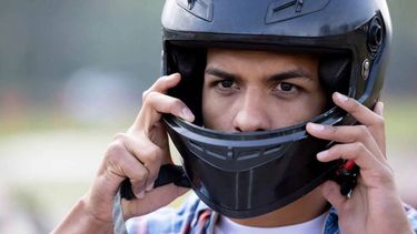 No va más: Sin el casco colocado, multa y secuestro inmediato de la moto