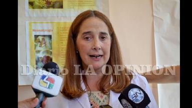 Antonia Irizar, jefa de la Sala de Rehabilitación del Hospital explicó el espíritu del festejo. (LA OPINION)