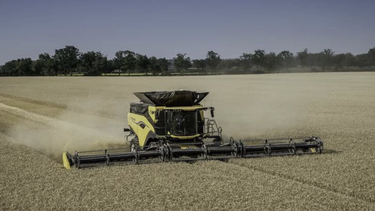 Foto en alusión a las retenciones cero. La cosechadora mas grande del mundo. La maquinaria de New Holland que ganó una medalla de oro por sus características. Foto en alusión a las retenciones cero. La cosechadora mas grande del mundo. La maquinaria de New Holland que ganó una medalla de oro por sus características.