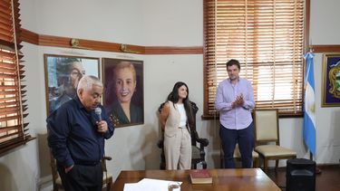 La joven abogada asumió el cargo que dejó vacante Martín Baraybar. Su banca la ocupa ahora Rita Leguizamón. El jefe de Gabinete, que tenía a su cargo la planificación estratégica de todas las áreas ahora es el asistente del jefe comunal. La joven abogada asumió el cargo que dejó vacante Martín Baraybar. Su banca la ocupa ahora Rita Leguizamón. El jefe de Gabinete, que tenía a su cargo la planificación estratégica de todas las áreas ahora es el asistente del jefe comunal.