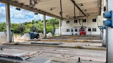 El corrimiento de las cabinas de peaje era una deuda pendiente del Ejecutivo municipal ya que dos de las principales rutas del país atraviesan nuestro Partido pero con cabinas de peaje que lo dividían. El corrimiento de las cabinas de peaje era una deuda pendiente del Ejecutivo municipal ya que dos de las principales rutas del país atraviesan nuestro Partido pero con cabinas de peaje que lo dividían.