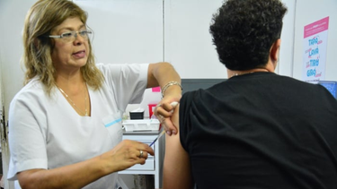 Mas de 800 personas en San Nicolás registradas para vacunarse en el Hospital San Felipe.