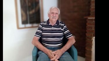 José Cantale, el Negro, en la intimidad de su casa. (LA OPINION) José Cantale, el Negro, en la intimidad de su casa. (LA OPINION)