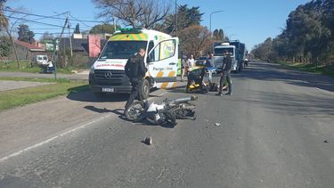 El motociclista fue asistido en el lugar y ascendido a la camilla de la ambulancia de Same que lo trasladó al Hospital San José. El motociclista fue asistido en el lugar y ascendido a la camilla de la ambulancia de Same que lo trasladó al Hospital San José.