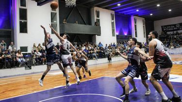 Aquadro en pleno ataque de Somisa en la victoria por la Liga Federal. Aquadro en pleno ataque de Somisa en la victoria por la Liga Federal.