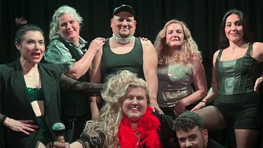 Desde este jueves. El elenco coordinado por José Neme Carenzo que protagoniza El paraíso es un pudridero. Desde este jueves. El elenco coordinado por José Neme Carenzo que protagoniza El paraíso es un pudridero.