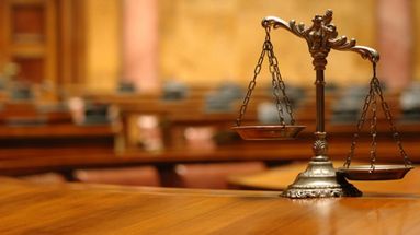 Los camaristas hicieron lugar a la apelación y anularon el veredicto de culpabilidad del juicio por la verdad ya que no puede ser considerado como un acto jurisdiccional válido. Los camaristas hicieron lugar a la apelación y anularon el veredicto de culpabilidad del juicio por la verdad ya que no puede ser considerado como un acto jurisdiccional válido.