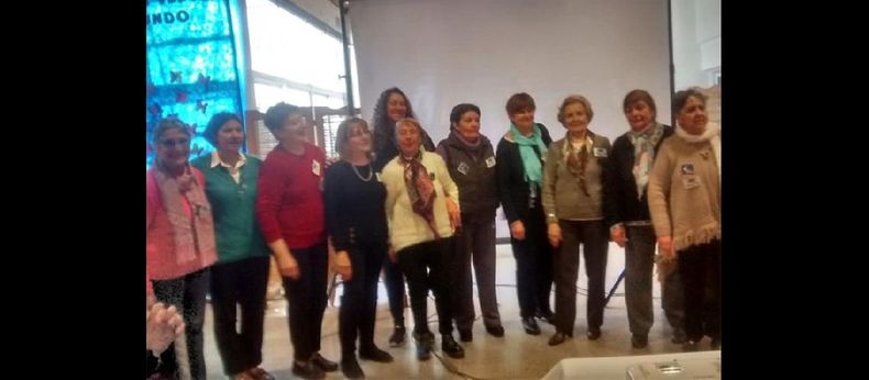 Abuelas Cuentacuentos, que está festejando su décimo aniversario, es un programa de la Biblioteca Menéndez. (ABUELAS CUENTACUENTOS PERGAMINO)