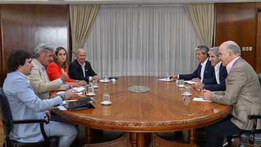 la mesa de enlace se reune con el gobierno con las retenciones como telon de fondo la mesa de enlace se reune con el gobierno con las retenciones como telon de fondo