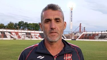 Adrián Aranda analizó la actuación del equipo en el primer amistoso rumbo al Federal A 2025. Adrián Aranda analizó la actuación del equipo en el primer amistoso rumbo al Federal A 2025.