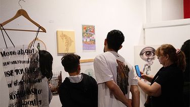 En el Centro Cultural Registrarte se habilitó la muestra colectiva Crear es resistir la urgencia. Se puede visitarla este viernes de 19:00 a 21:00. En el Centro Cultural Registrarte se habilitó la muestra colectiva Crear es resistir la urgencia. Se puede visitarla este viernes de 19:00 a 21:00.