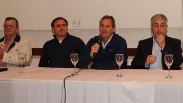 Alejandro Calderón (SRP), Juan Motta (Acara), Pedro Jacquelín (SRP) y el intendente Javier Martínez, este miércoles durante el lanzamiento de la Expo Rural de Pergamino.,
