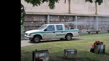 El Cementerio es uno de los sectores en donde la fumigación es permanente. (LA OPINION)