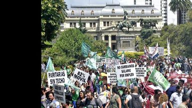 Además del paro, los gremios desarrollaron una movilización. (DIB)