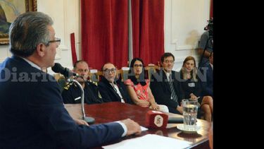 Javier Martínez, intendente de Pergamino, durante la lectura del discurso. (LA OPINION) Javier Martínez, intendente de Pergamino, durante la lectura del discurso. (LA OPINION)