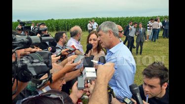 El ministro Ricardo Buryaile habló con los medios de prensa. (LA OPINION)