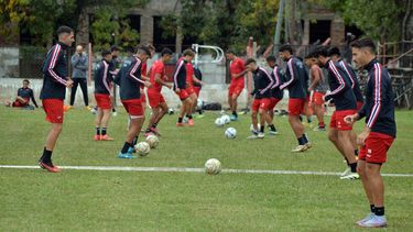 El “Rojinegro” lleva su buen momento a Concepción del Uruguay, donde irá por su tercer triunfo en fila. El “Rojinegro” lleva su buen momento a Concepción del Uruguay, donde irá por su tercer triunfo en fila.