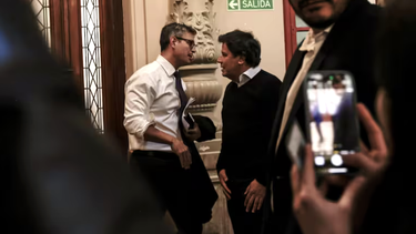 Martín Menem y Facundo Manes en los pasillos del Congreso, previo a la Sesión. Martín Menem y Facundo Manes en los pasillos del Congreso, previo a la Sesión.