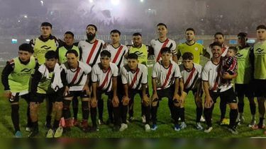 Racing se consagró campeón tras igualar sin goles en la finalísima del torneo local. Racing se consagró campeón tras igualar sin goles en la finalísima del torneo local.