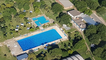 A un mes del inicio del verano y del período de vacaciones, miles de nicoleños comienzan a mirar nuevamente a los clubes como opción para afrontar los días de calor. A un mes del inicio del verano y del período de vacaciones, miles de nicoleños comienzan a mirar nuevamente a los clubes como opción para afrontar los días de calor.