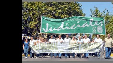 Judiciales en estado de alerta y movilización por la falta de convocatoria a paritarias. (INTERNET)