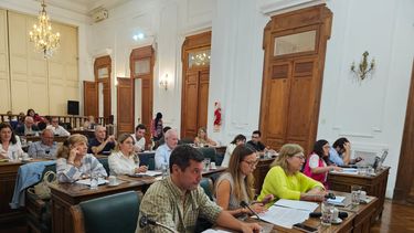 En la segunda sesión del HCD ingresaron cuatro notas y dos expedientes por Presidencia, siete del Departamento Ejecutivo, un expediente por Secretaría, 17 proyectos de concejales y 27 despachos de comisiones internas. En la segunda sesión del HCD ingresaron cuatro notas y dos expedientes por Presidencia, siete del Departamento Ejecutivo, un expediente por Secretaría, 17 proyectos de concejales y 27 despachos de comisiones internas.