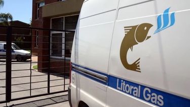 Litoral Gas recorre las veredas para detectar fugas y prevenir accidentes