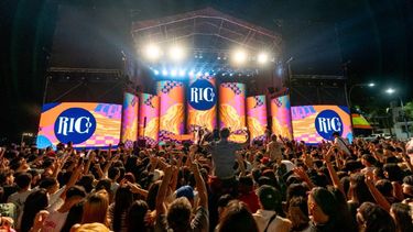 Del 13 al 16 de febrero, el Paseo del Empedrado de la Costanera será nuevamente el escenario de una de las propuestas gastronómicas y culturales más esperadas del verano: la décima edición del Festival RICO. Del 13 al 16 de febrero, el Paseo del Empedrado de la Costanera será nuevamente el escenario de una de las propuestas gastronómicas y culturales más esperadas del verano: la décima edición del Festival RICO.