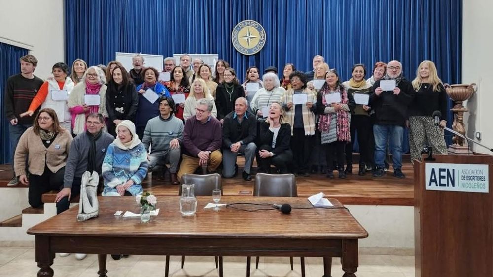La Asociación de Escritores Nicoleños (AEN), institución que lleva 17 años promoviendo la labor de los autores locales, anunció la realización de la tercera edición del Ciclo Puro Verso. La Asociación de Escritores Nicoleños (AEN), institución que lleva 17 años promoviendo la labor de los autores locales, anunció la realización de la tercera edición del Ciclo Puro Verso.