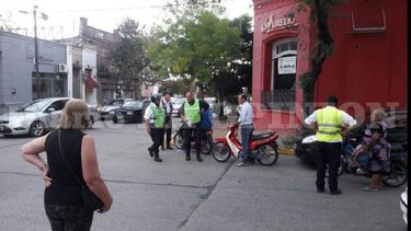 Las calles de la ciudad volvieron a tener una gran cantidad de inspectores para controlar el tránsito y evitar inconvenientes.  (LA OPINION)