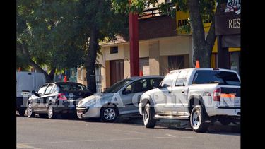 En estos últimos días crecieron las quejas de los vecinos por las molestias que generan las concesionarias de autos. (LA OPINION)