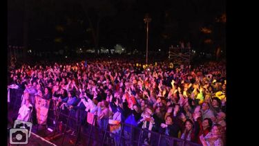 A pesar de la postergación y la noche fresca, el público respondió masivamente el sábado a la fiesta que se vivió en Acevedo. (FIESTA DE LA ESTACA)