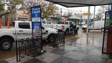 En avenida Juan B. Justo los integrantes de la Patrulla Urbana interceptaron la huida del sujeto tras romper el vidrio del frente de la Defensoría.