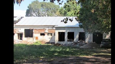 La obra le va modificando la estructura a la vieja Escuela de Enfermería. (LA OPINION)