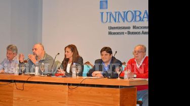 La actividad contó con la asistencia de los cinco candidatos a intendente. (LA OPINION)