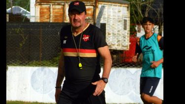 Gustavo Raggio, entrenador de los rojinegros se ilusiona con un gran plantel para 2023. Gustavo Raggio, entrenador de los rojinegros se ilusiona con un gran plantel para 2023.