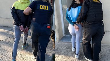 Pergamino: la DDI aprehendió a una pareja tras robos en comercios del barrio Newbery y recuperó ropa y alimentos sustraídos. Pergamino: la DDI aprehendió a una pareja tras robos en comercios del barrio Newbery y recuperó ropa y alimentos sustraídos.