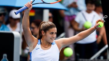 Julia Riera selló la primera de las tres victorias que necesita para meterse en el cuadro principal. Julia Riera selló la primera de las tres victorias que necesita para meterse en el cuadro principal.