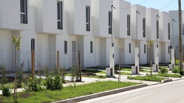 En San Nicolás, el predio lindero a Ayres del Sur conserva 306 casas iniciadas y frenadas desde enero de 2024 En San Nicolás, el predio lindero a Ayres del Sur conserva 306 casas iniciadas y frenadas desde enero de 2024