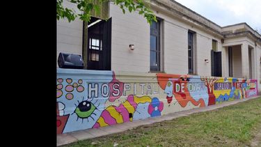 La Policía sufrió lesiones leves por las quemaduras producidas por el agua a punto de hervor. La Policía sufrió lesiones leves por las quemaduras producidas por el agua a punto de hervor.