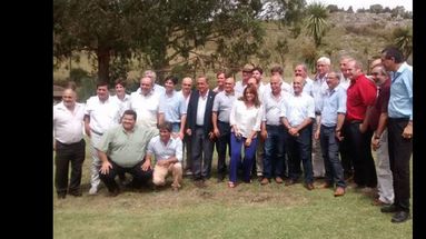 Con la presencia del vicegobernador Daniel Salvador, el viernes se reunieron los intendentes radicales. (DIB)