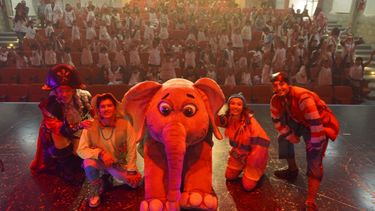 El elefante trompita conquista a más de 3.000 niños en Zárate El elefante trompita conquista a más de 3.000 niños en Zárate