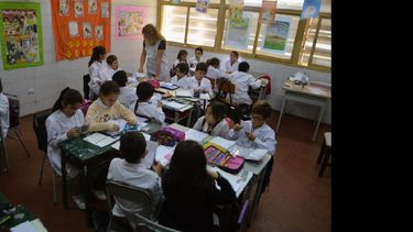 La iniciativa busca beneficiar a los docentes en el ámbito laboral. (ARCHIVO LA OPINION)