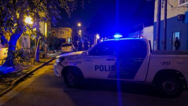 Conflicto vecinal en calle Guiraldes: se entregó un vecino tras atrincherarse en Zárate. Conflicto vecinal en calle Guiraldes: se entregó un vecino tras atrincherarse en Zárate.