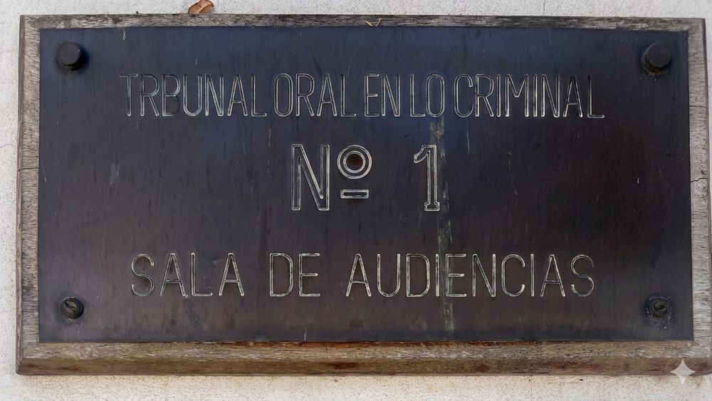 El juicio por jurados se desarrolló en los días hábiles de la última semana en la sala de audiencias del Tribunal Oral en lo Criminal 1; sin el acceso del público y la prensa por tratarse de un delito de instancia privada y por la participación del jurado popular que deben permanecer anónimos. El juicio por jurados se desarrolló en los días hábiles de la última semana en la sala de audiencias del Tribunal Oral en lo Criminal 1; sin el acceso del público y la prensa por tratarse de un delito de instancia privada y por la participación del jurado popular que deben permanecer anónimos.