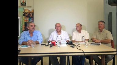 La presentación estuvo a cargo de Gustavo Espeche, Carlos Senigagliesi, Héctor Tejo y Juan Skinner.  (LA OPINION)