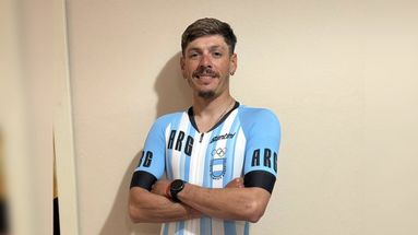Sebastián Cianci con la indumentaria oficial de la selección argentina que lucirá en Recreo.