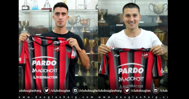 Ezequiel Avila llegó para sumarse al Fogonero (izq.). Brian Aita regresó al club que lo vio nacer futbolísticamente. (PRENSA DOUGLAS HAIG)